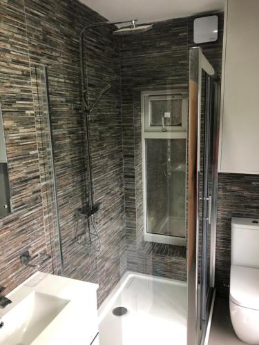 Treetops flat2 Hall Green B28, Birmingham (fotografie 10)