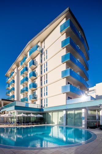 مسبح, Hotel Parigi in بيبيوني