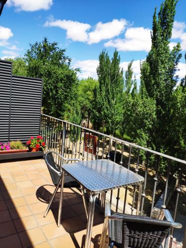 Hotel Puerta del Arco Room Type - Deluxe Double Room with River View