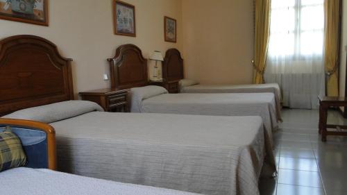 4 twin beds