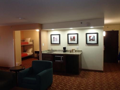 Lux Hotel & Spa, Trademark Collection by Wyndham – Arlington, TX