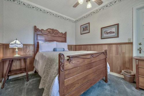 Silver Maple Inn and The Cain House Country Suites