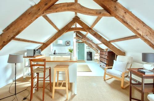 The Attic Apartment, Quay Street Studios Cardigan in Cardigan