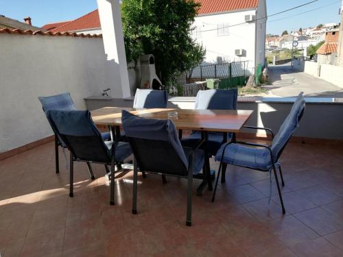 Apartments with a parking space Tribunj Vodice - 16120 Tribunj
