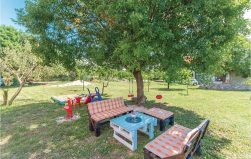  Three-Bedroom Apartment in Paljuv in Paljuv