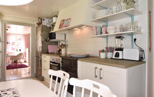 virtuve, Lovely Home In Sollebrunn With Wifi in Sollebrunn