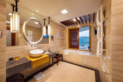Good View Hotel Tangxia Room Type - Lake View Deluxe King Room