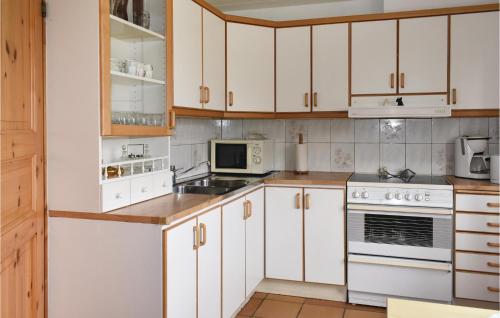 kök, 0-Bedroom Holiday Home In Borrby in Simrishamn