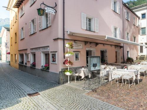 Hotel Centrale, Typically Swiss 2
