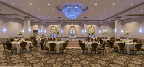 บริการและสิ่งอำนวยความสะดวก, โฮเทลโรเบิร์ตทรีต (Robert Treat Hotel) in นวร์ก (NJ)