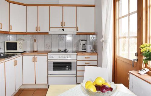 kök, 0-Bedroom Holiday Home In Borrby in Simrishamn