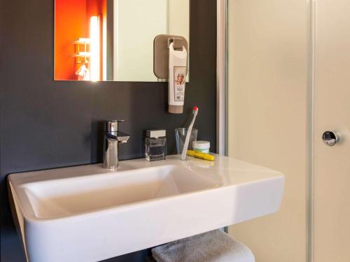 ibis budget Amsterdam Airport - image 2