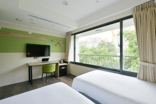 room detail thumbnail 1
