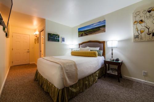 The Vendange Carmel Inn & Suites