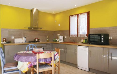 2 Bedroom Nice Apartment In Puget-sur-argens