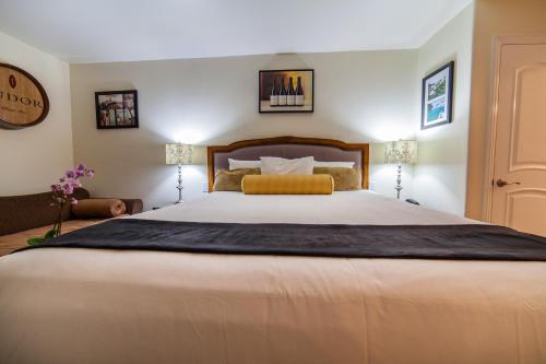 The Vendange Carmel Inn & Suites