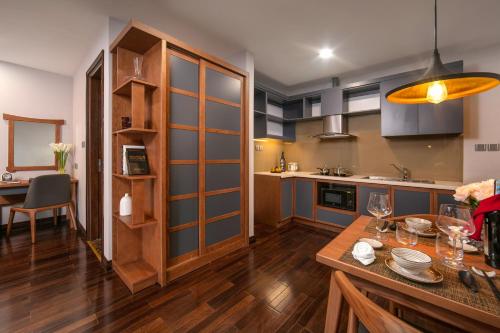 Executive Suite image 7