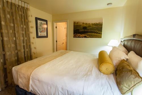 The Vendange Carmel Inn & Suites