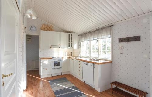 virtuve, Gorgeous Home In Ånimskog With House Sea View (Gorgeous Home In Animskog With House Sea View) in Animskog