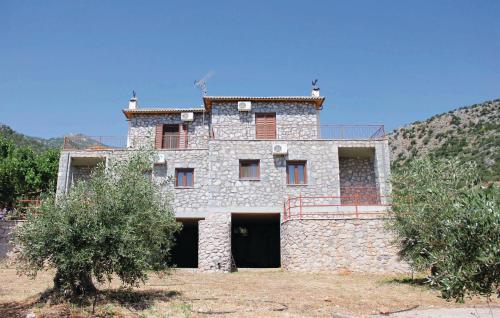 Two-Bedroom Holiday Home in Andreas Paralio gîte à louer Orióndas