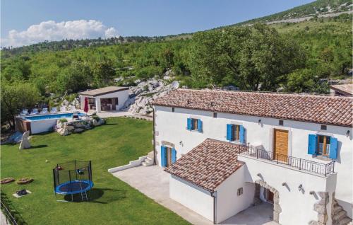  Four-Bedroom Holiday Home in Plomin in 52234 Nova Vas