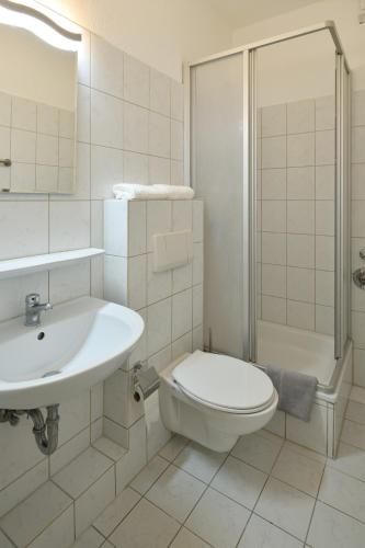 Ford Apartment - image 10