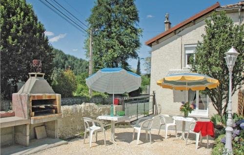 Two-Bedroom Holiday Home in Jaujac gîte à louer Prunet