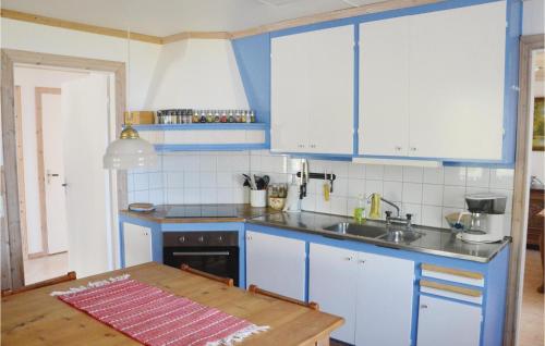 Kitchen, Stunning Home In Nordmarkshyttan in Storebro