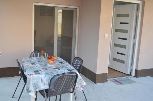 FourM - image 4
