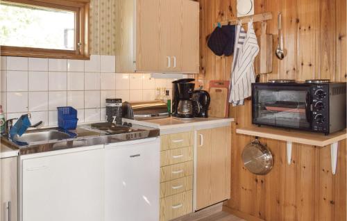 Kitchen, Two-Bedroom Holiday Home In Skummeslov in Svalov