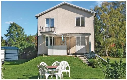 Three-Bedroom Holiday home in Klintehamn