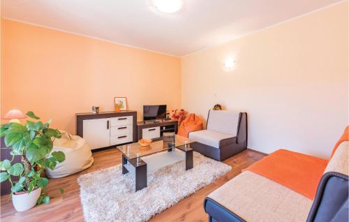  Two-Bedroom Apartment in Cerovlje in Previž