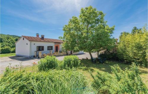  Two-Bedroom Apartment in Cerovlje in Previž
