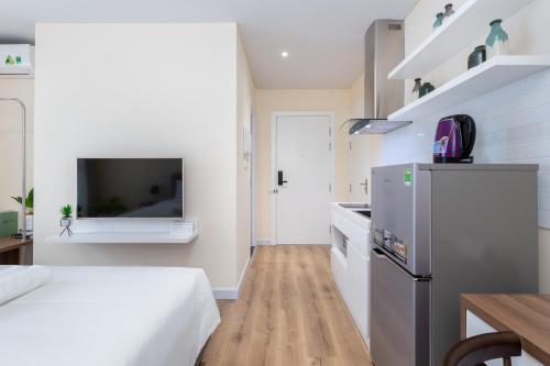 Studio Apartment image 5