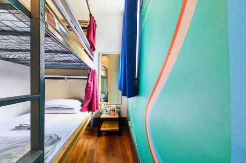 room detail thumbnail 1