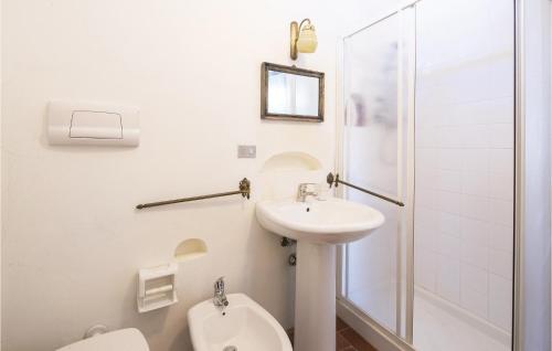  Four-Bedroom Holiday Home in Cuccaro Monferrato AL in Cuccaro Monferrato