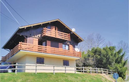 Three-Bedroom Holiday Home 