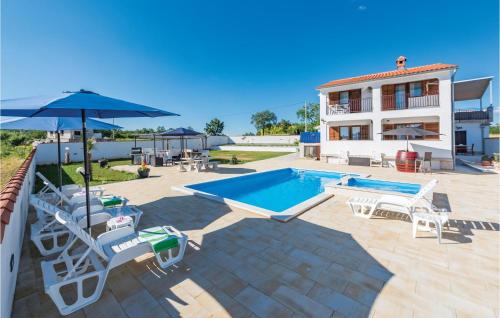  Four-Bedroom Holiday Home in Zminj, Pension in Žminj