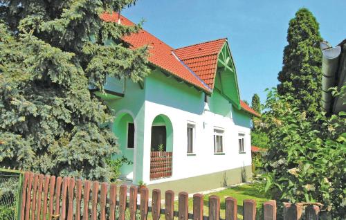  Holiday home Majus 1. utca-Balatonlelle, Pension in Kishegy