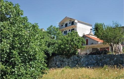  Apartment Put 06 in Kučiće