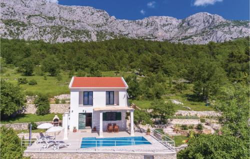 Lovely Home In Gornje Tucepi With Kitchen