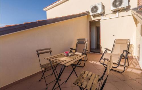  Studio Apartment in Povanja in Plovanija