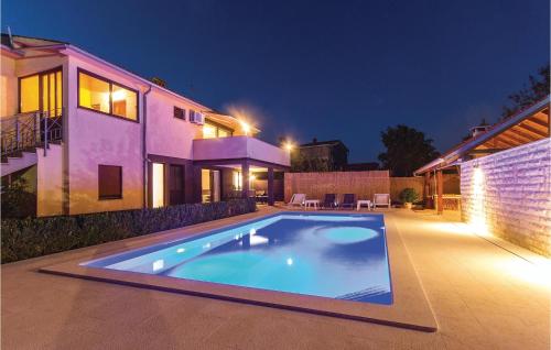  Stunning home in Marcana with 3 Bedrooms, WiFi and Outdoor swimming pool in 52206 Marčana