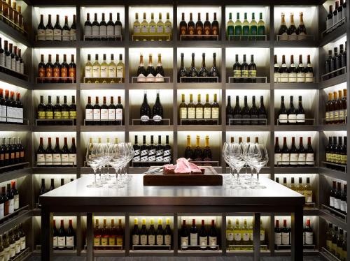 The Emblem Hotel - image 4