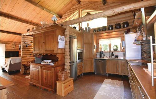 кухня, Nice Home In Mellerud With Sauna in Mellerud