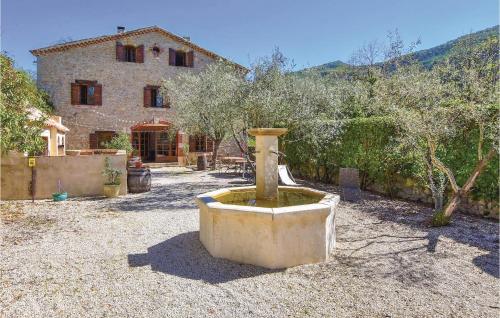 Five-Bedroom Holiday Home in Benivay Ollon gîte à louer Châteauneuf-de-Bordette