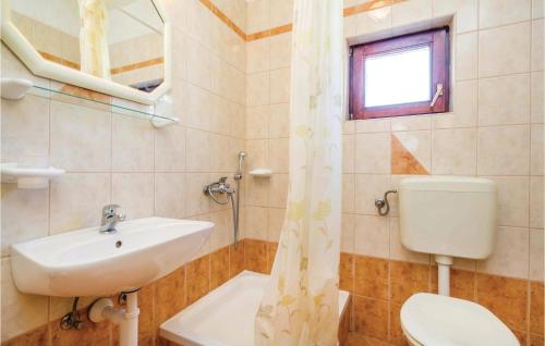  Two-Bedroom Apartment Supetarska Draga 04 in Supetarska Draga