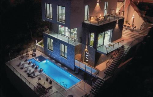  Four-Bedroom Holiday Home in Lokva Rogoznica in 21317 Lokva Rogoznica