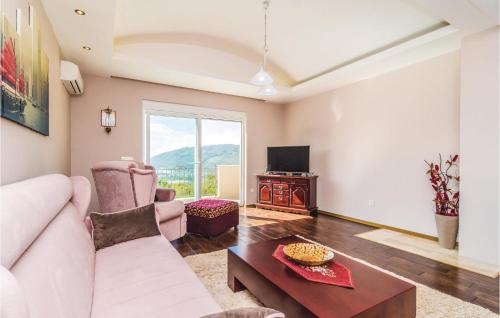 Beautiful Home In Igalo in Ratisevina