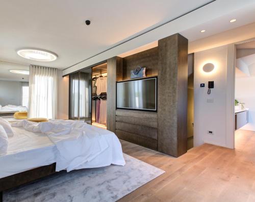 Apartment - Split Level